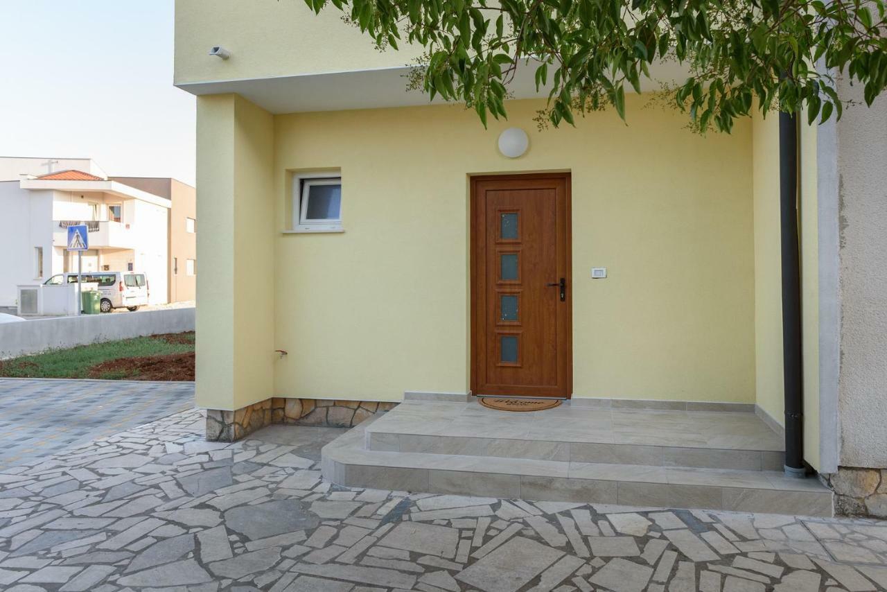 Apartment Perusko Pula Buitenkant foto